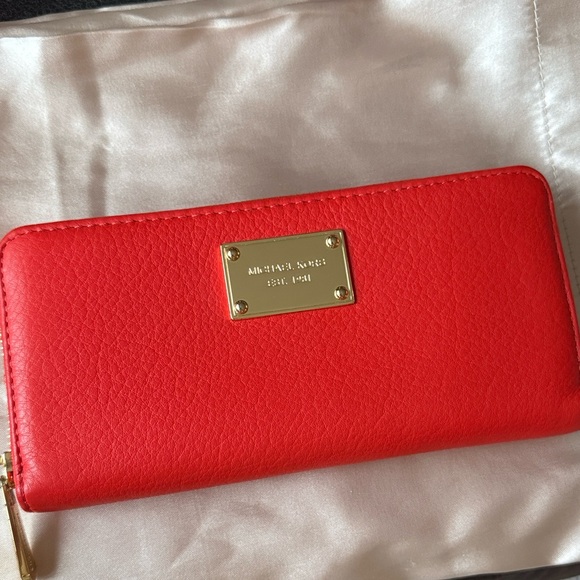 Michael Kors Vibrant Red Wallet - Picture 1 of 3